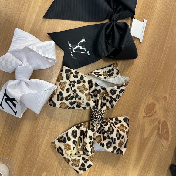 Bows - Picture 4 of 4